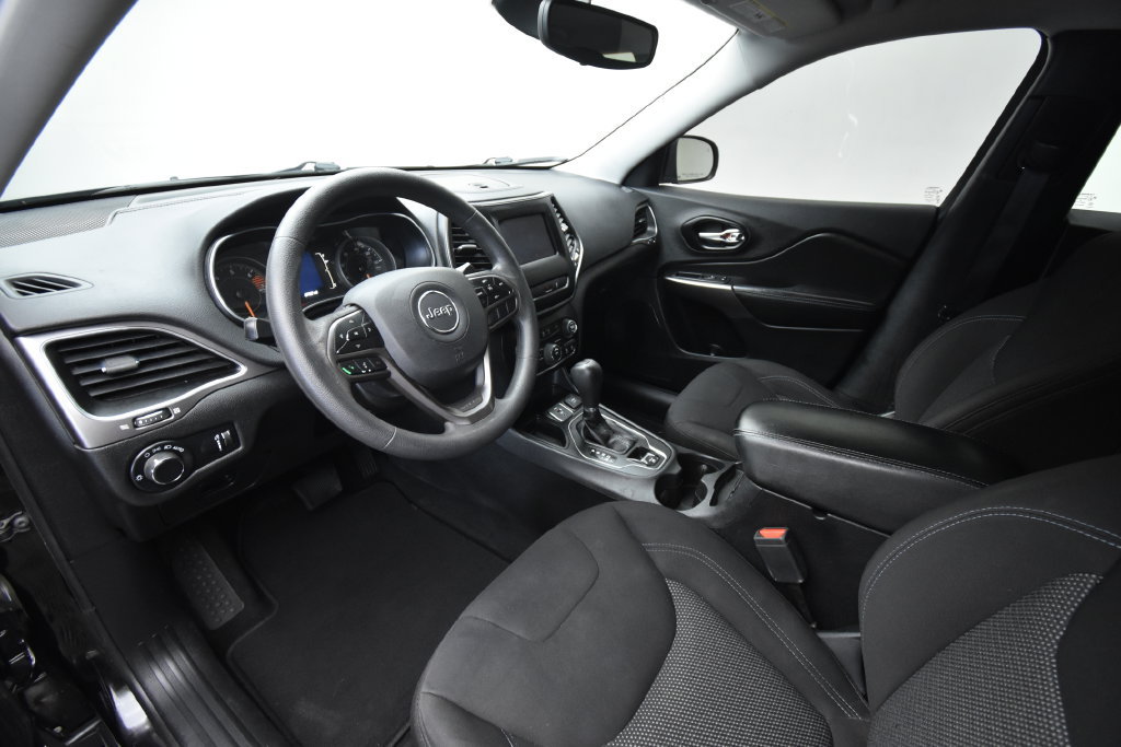 Used 2021 Jeep Cherokee Latitude FWD image 7