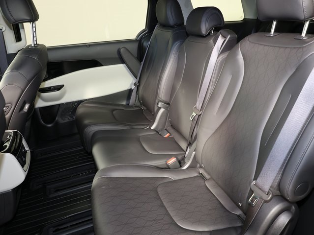 Used 2024 Kia Carnival SX image 25