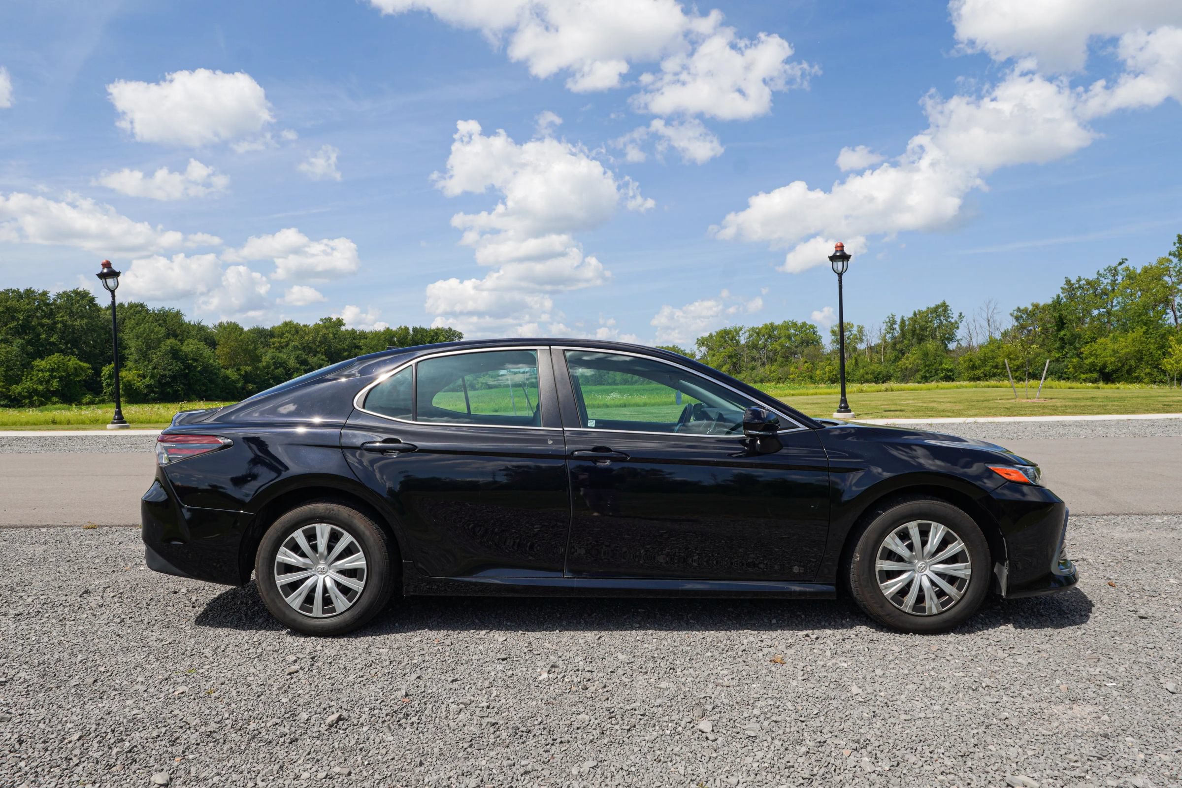 Used 2022 Toyota Camry LE FWD image 5