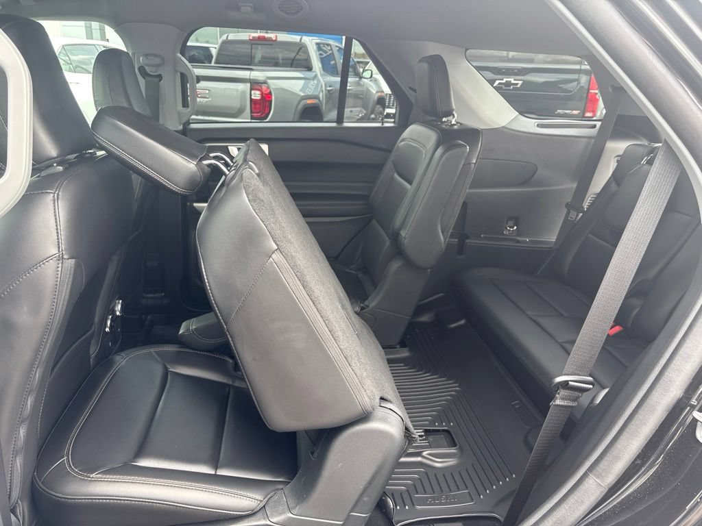 Used 2023 Ford Explorer XLT w/ Equipment Group 202A AWD/4WD image 7