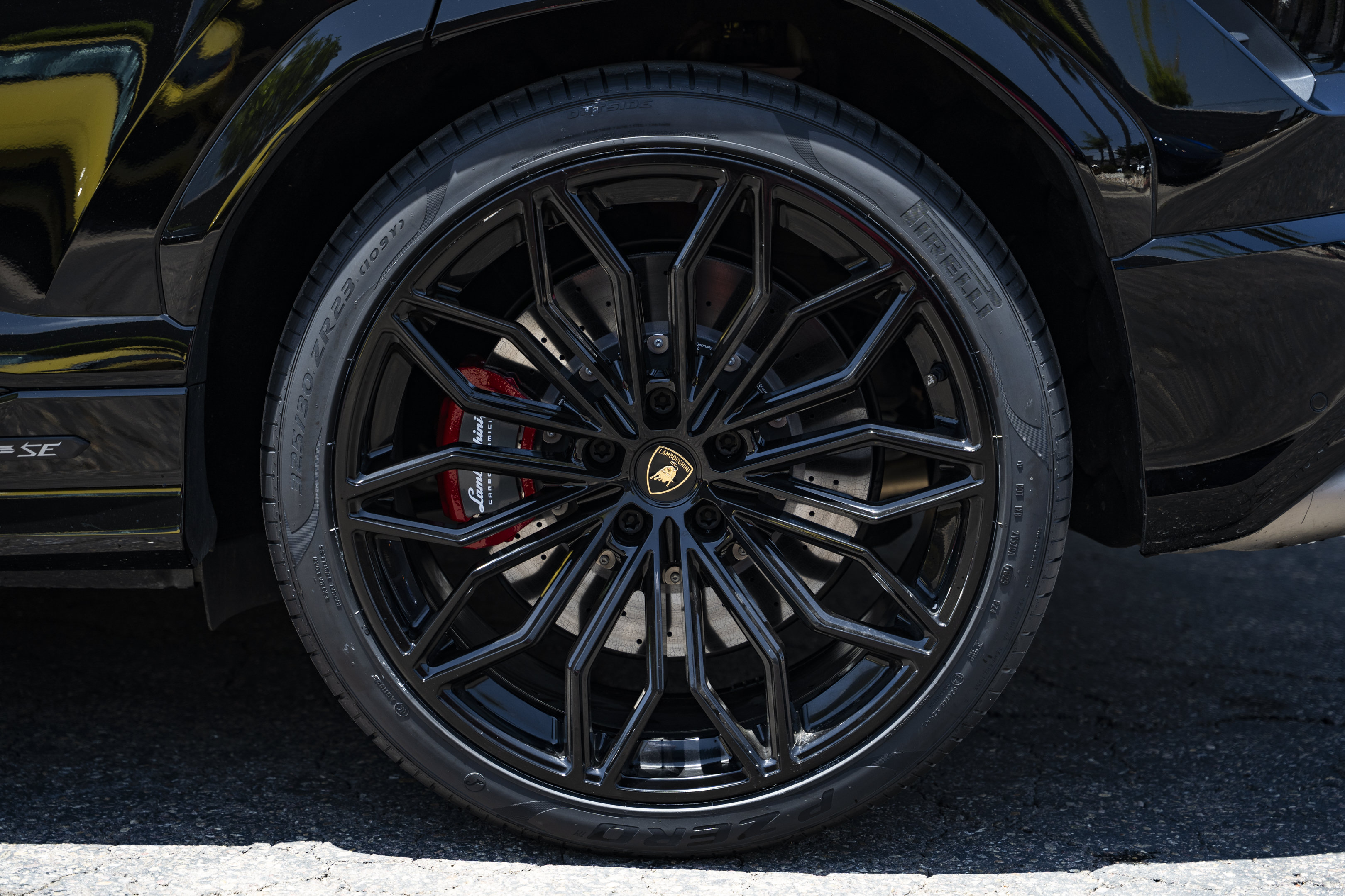 Used 2025 Lamborghini Urus SE AWD/4WD image 19