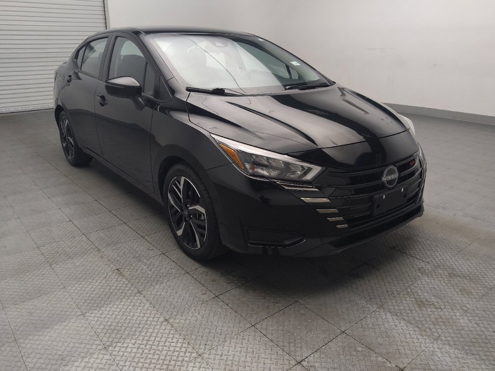 Used 2024 Nissan Versa SR FWD image 13