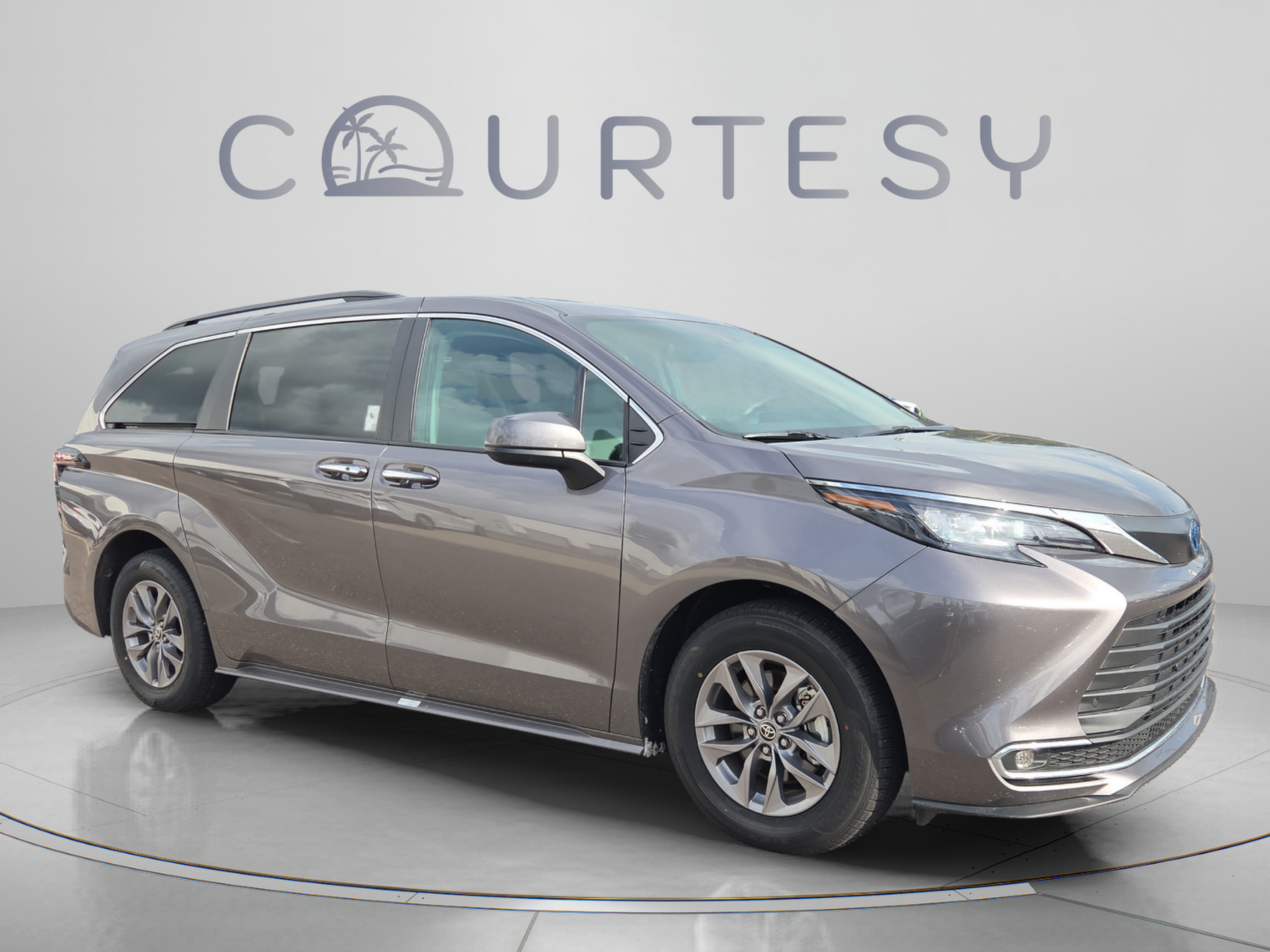 Certified 2024 Toyota Sienna XLE FWD image 7