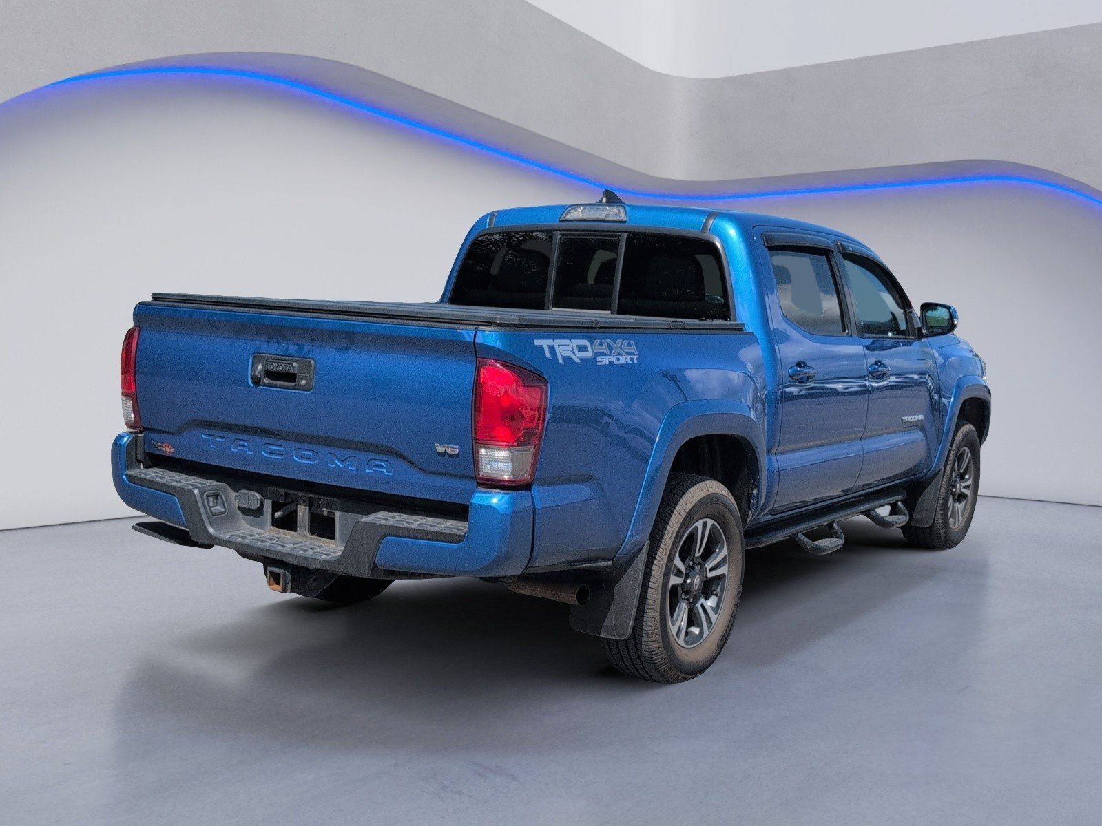 Used 2016 Toyota Tacoma TRD Sport w/ Towing Package AWD/4WD image 3