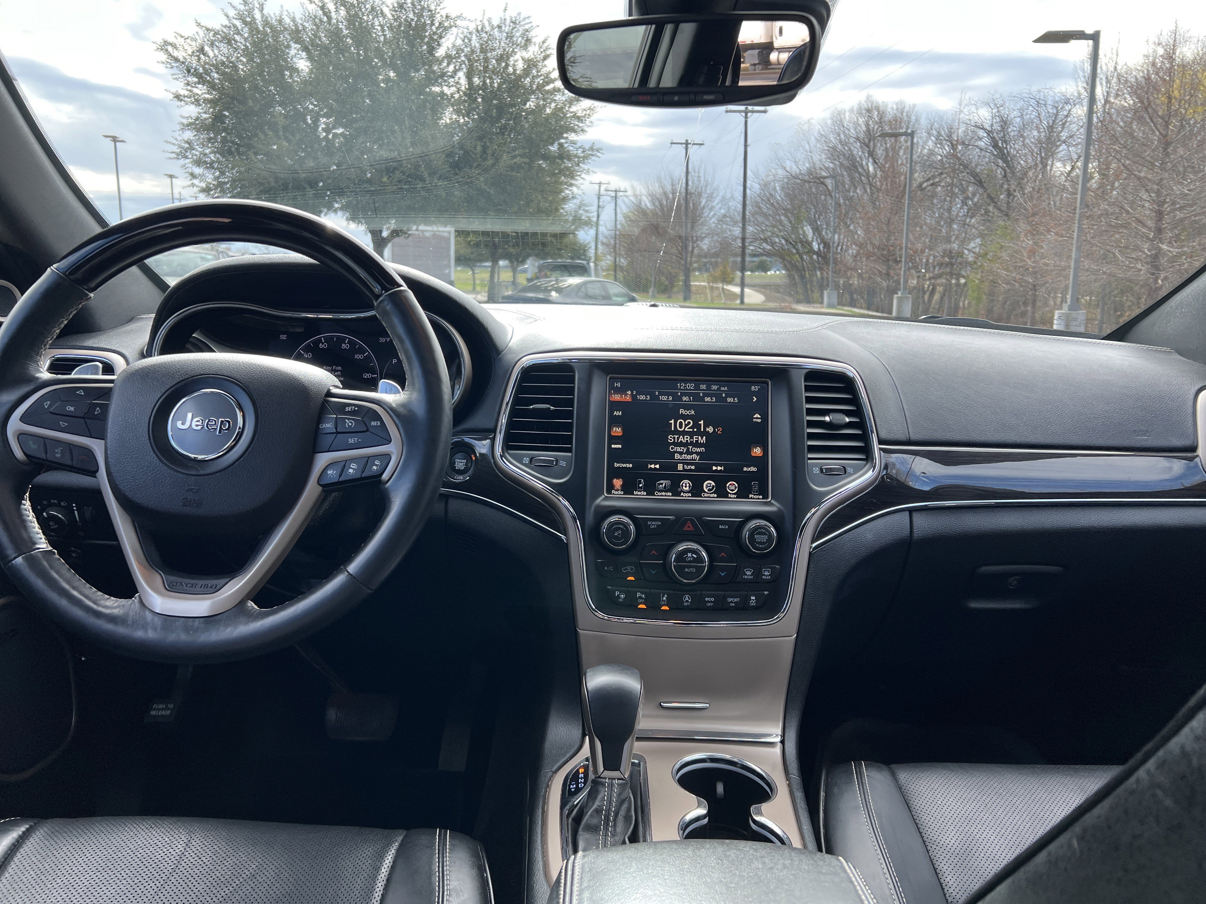 Used 2017 Jeep Grand Cherokee Overland w/ Jeep Active Safety Group image 28