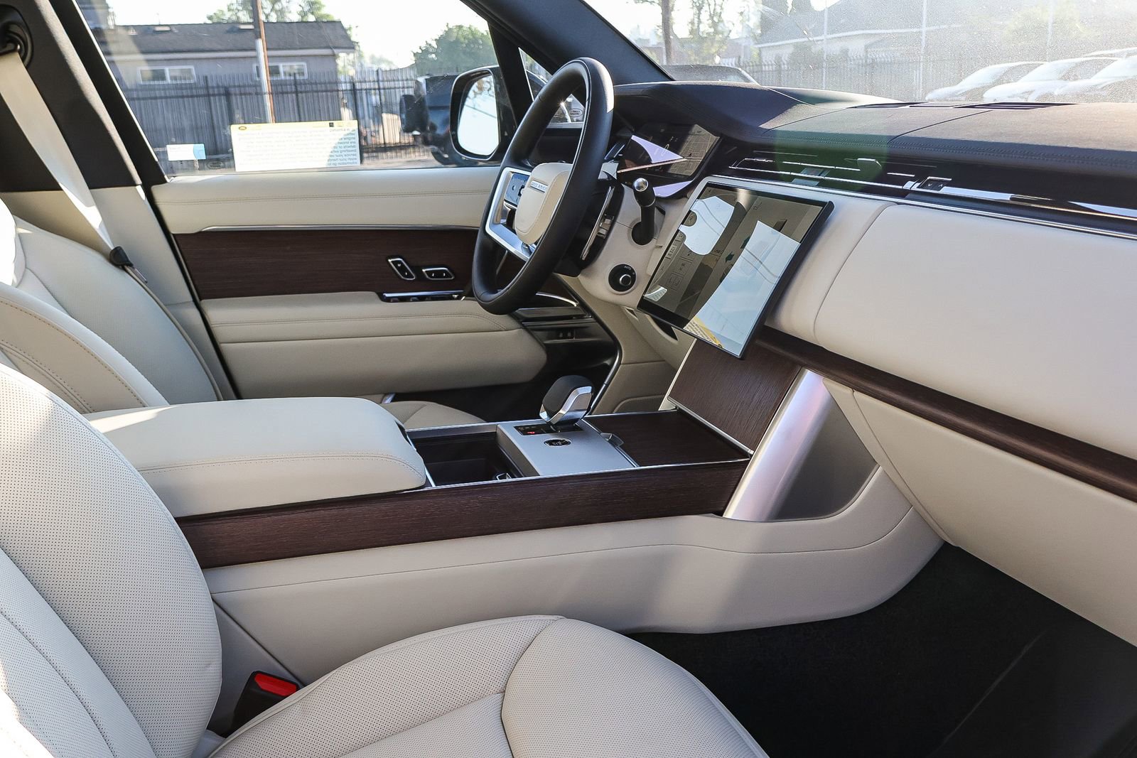 New 2026 Land Rover Range Rover SE image 16