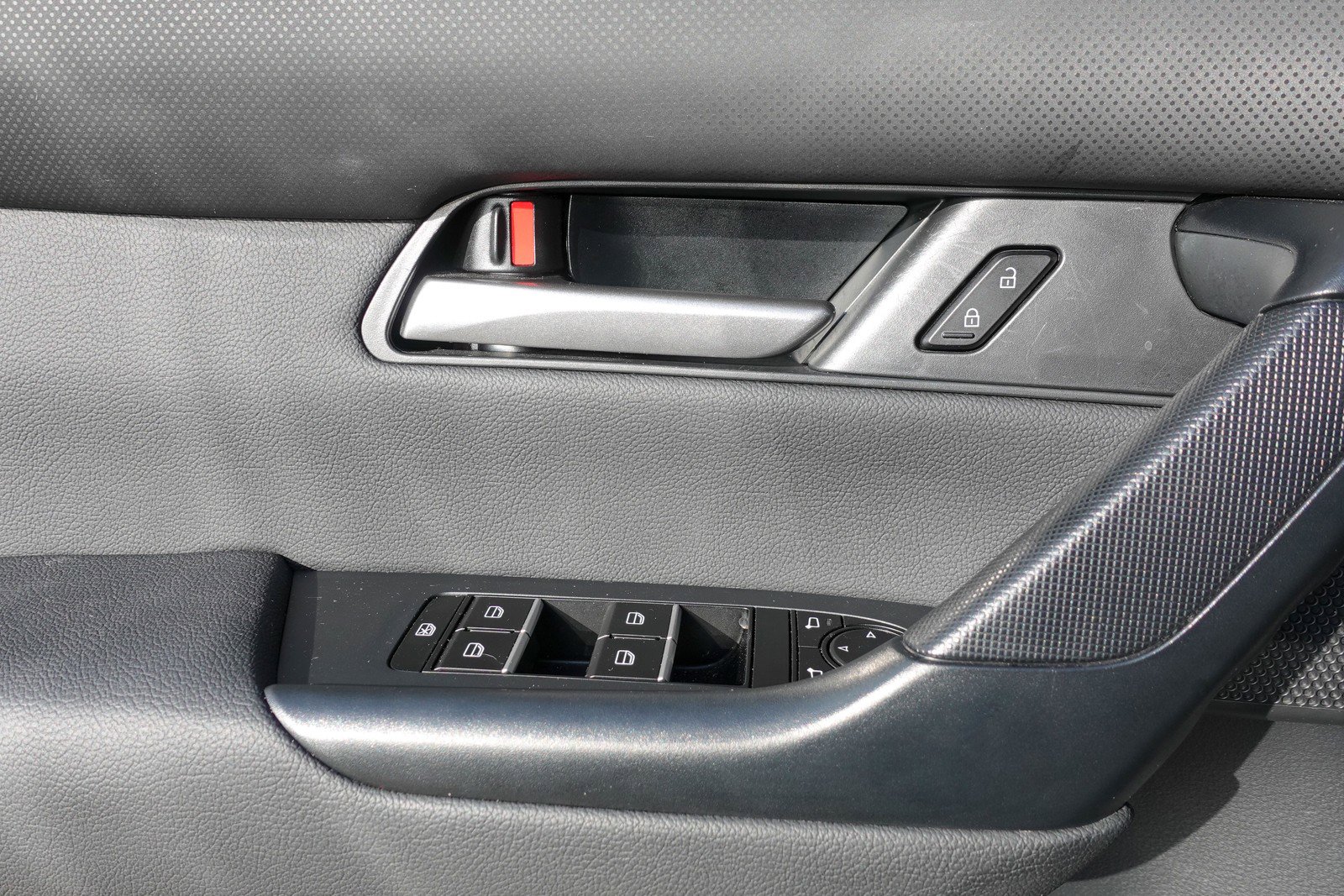 Certified 2025 MAZDA CX-50 2.5 Hybrid w/ Preferred Pkg image 11