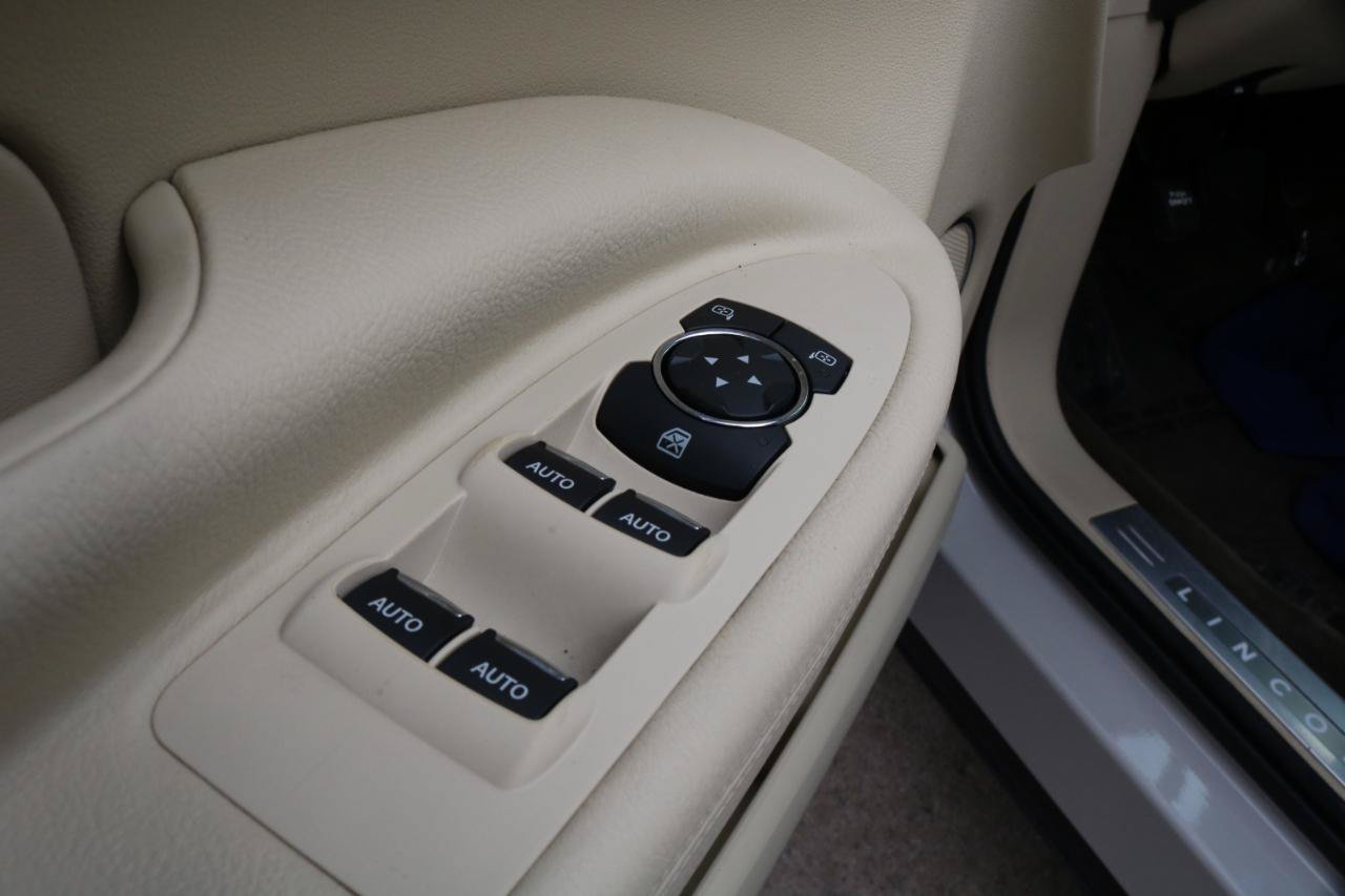 Used 2019 Lincoln MKT AWD image 19