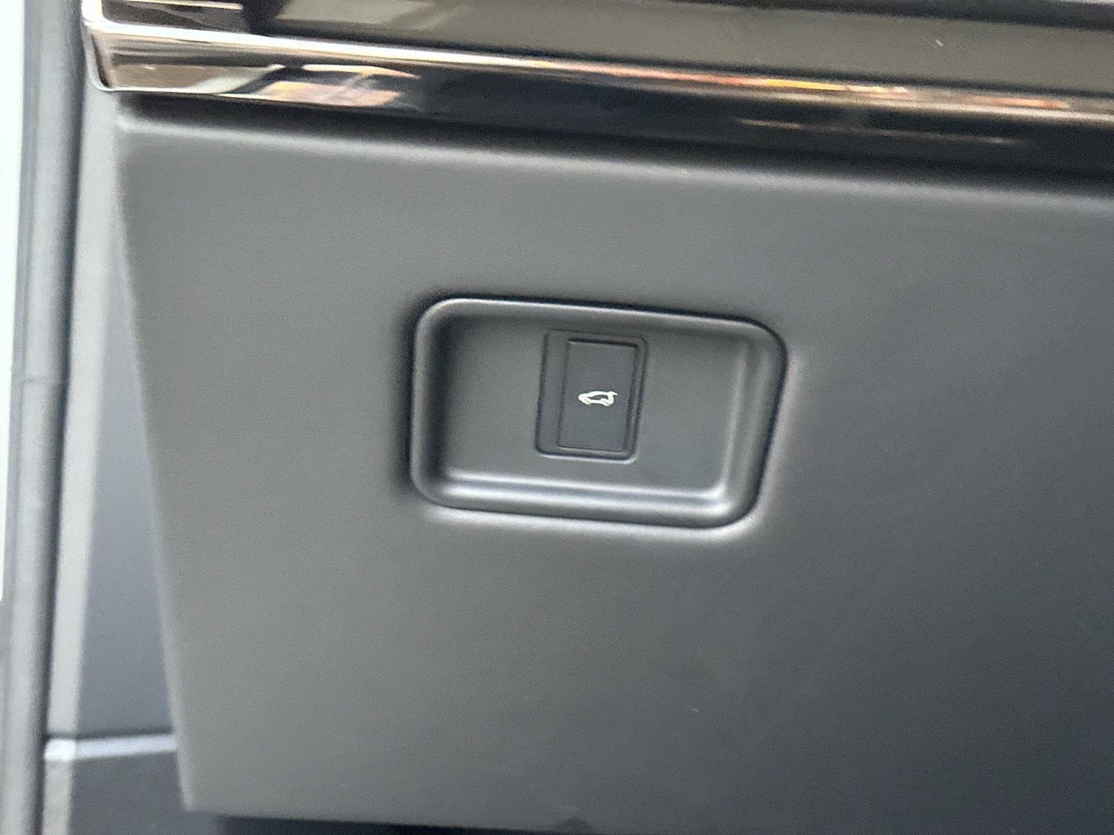 Used 2024 Land Rover Range Rover Sport SE image 27