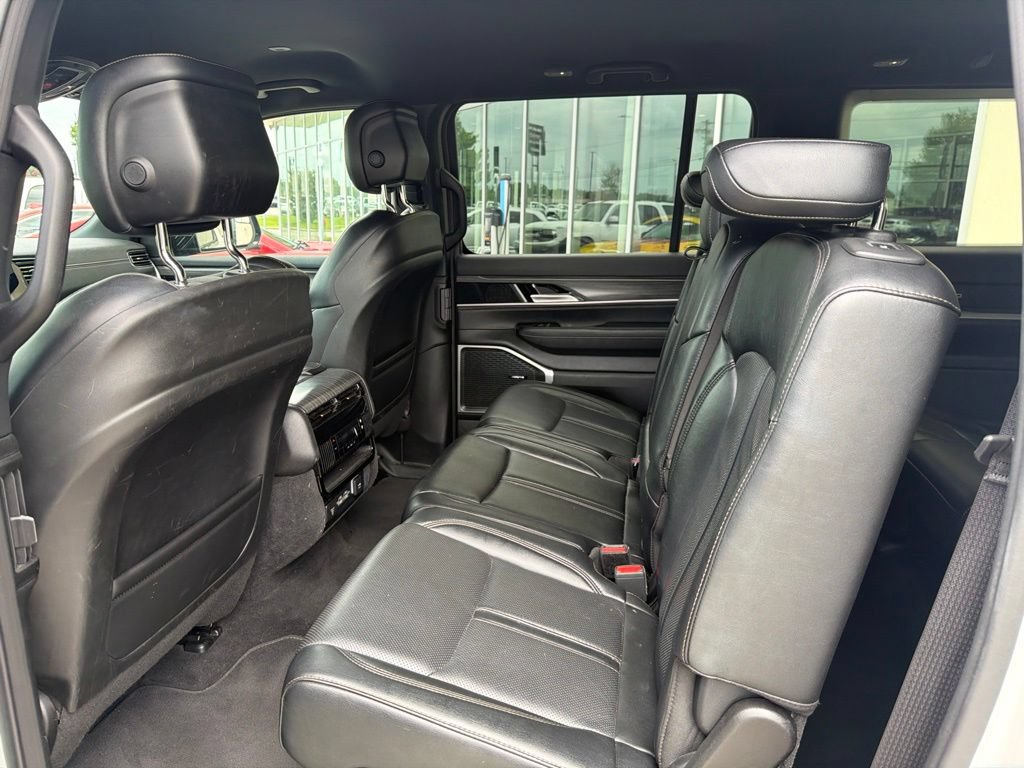 Used 2024 Jeep Wagoneer L Series II RWD image 29