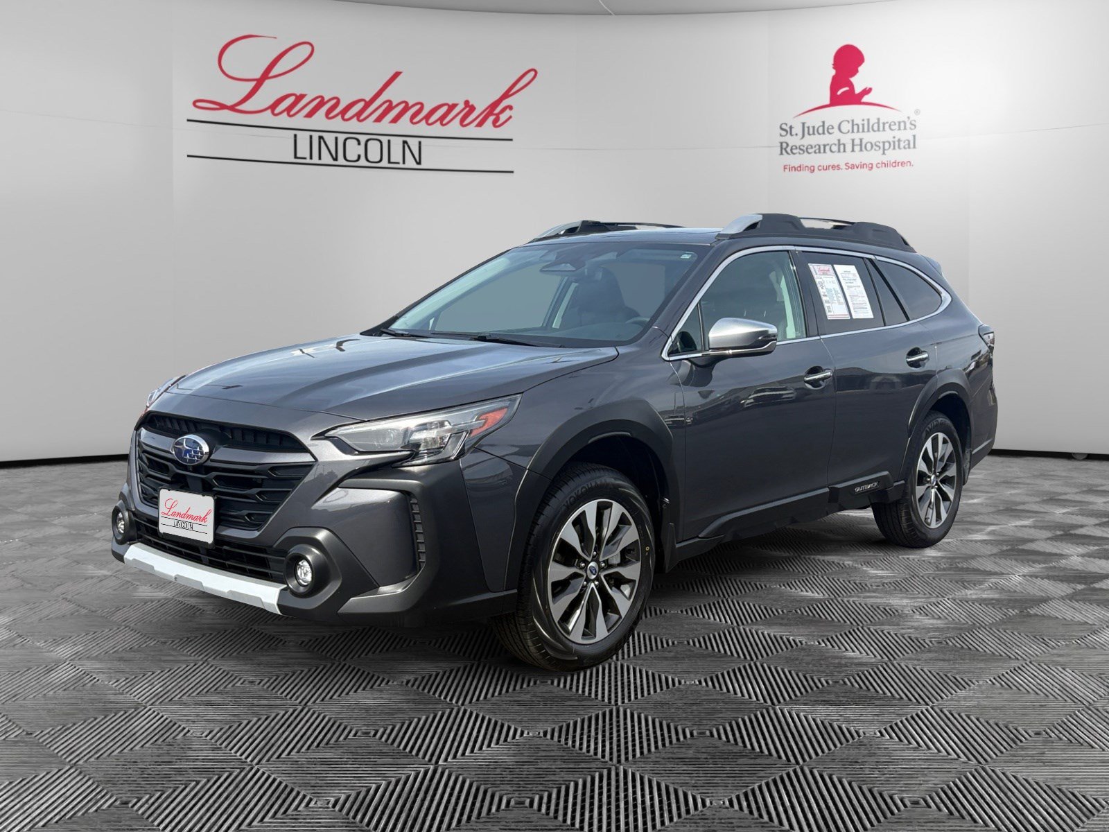 Used 2024 Subaru Outback Touring AWD/4WD image 1