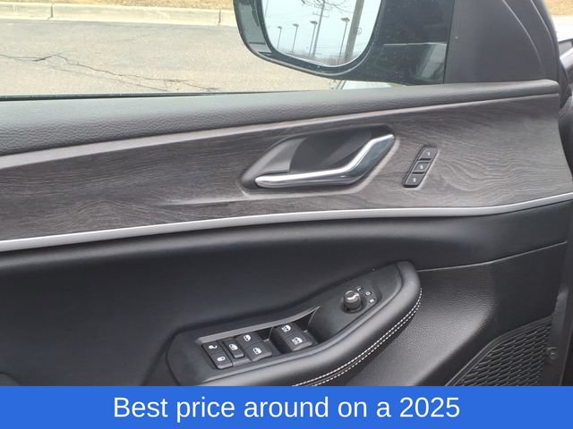 Used 2025 Jeep Grand Cherokee Limited w/ Black Appearance Package RWD image 9