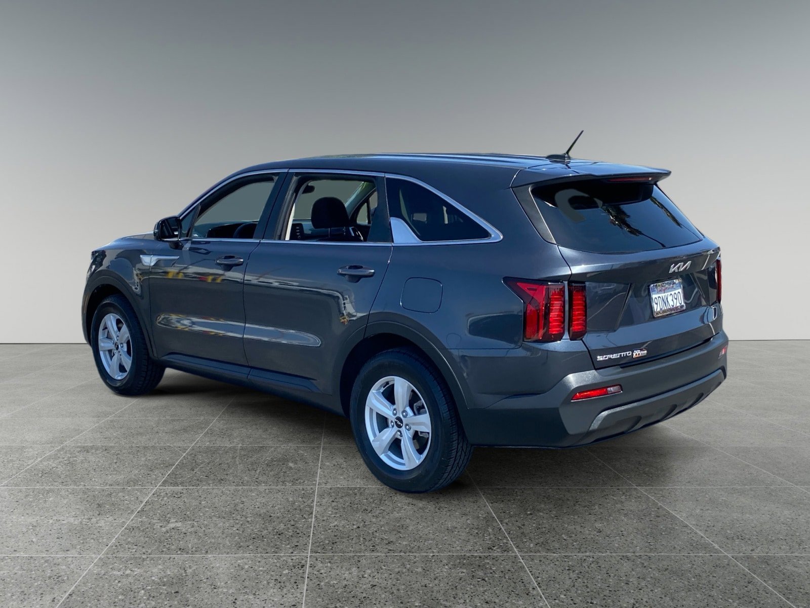 Used 2023 Kia Sorento LX FWD image 3