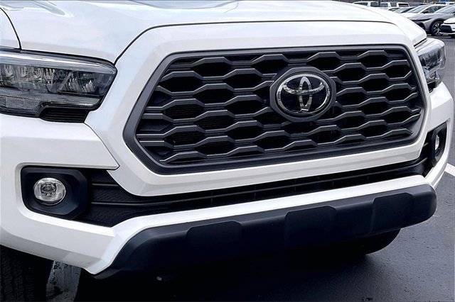 Used 2022 Toyota Tacoma TRD Off-Road image 30