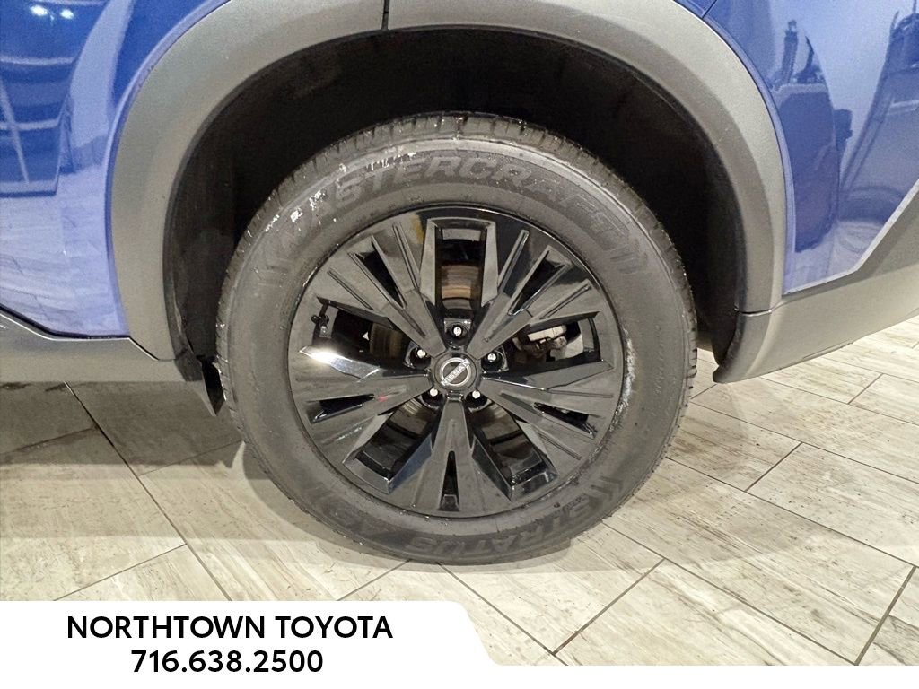 Used 2023 Nissan Rogue SV image 30