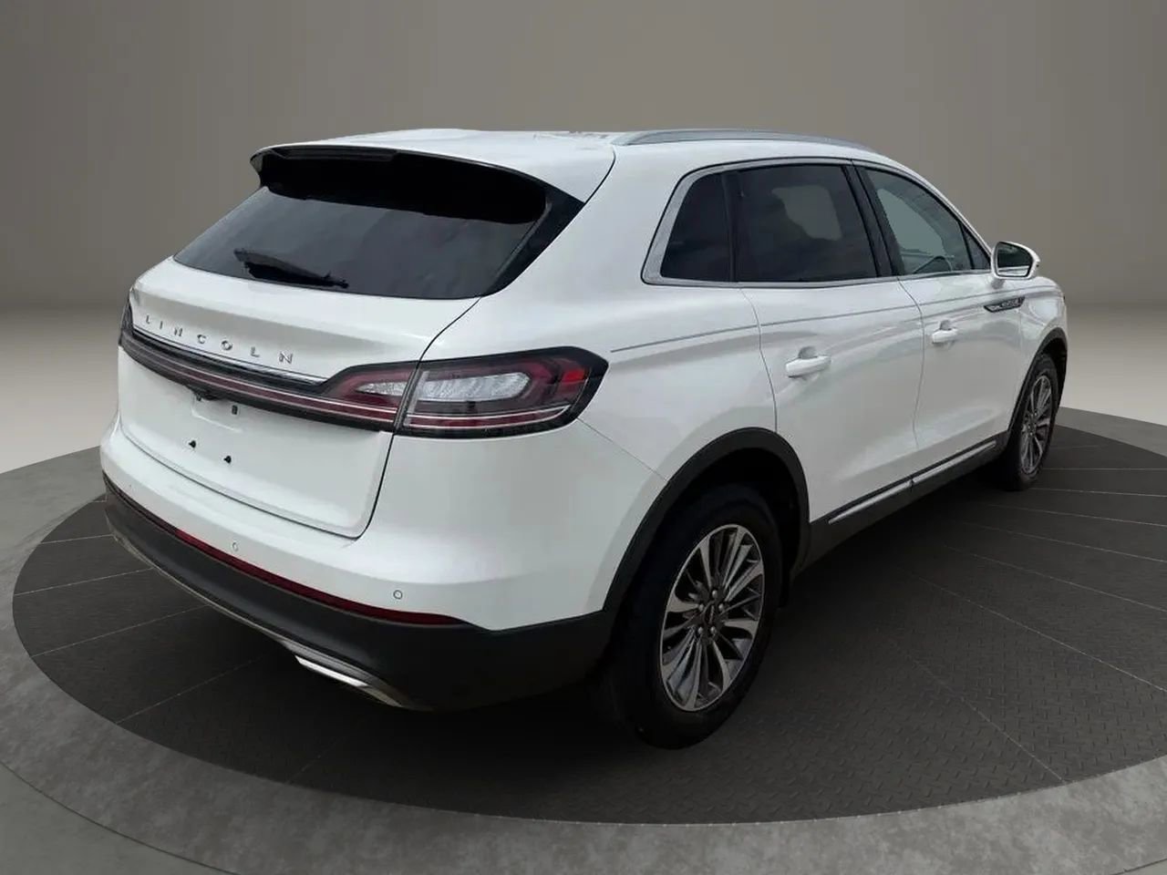 Used 2021 Lincoln Nautilus FWD w/ Equipment Group 101A image 12