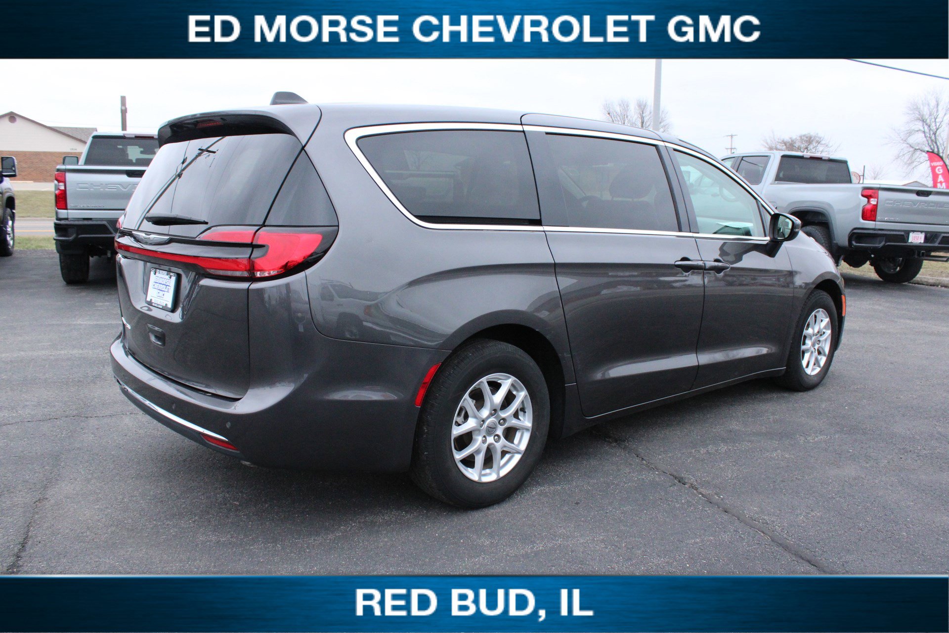 Used 2023 Chrysler Pacifica Touring-L image 5