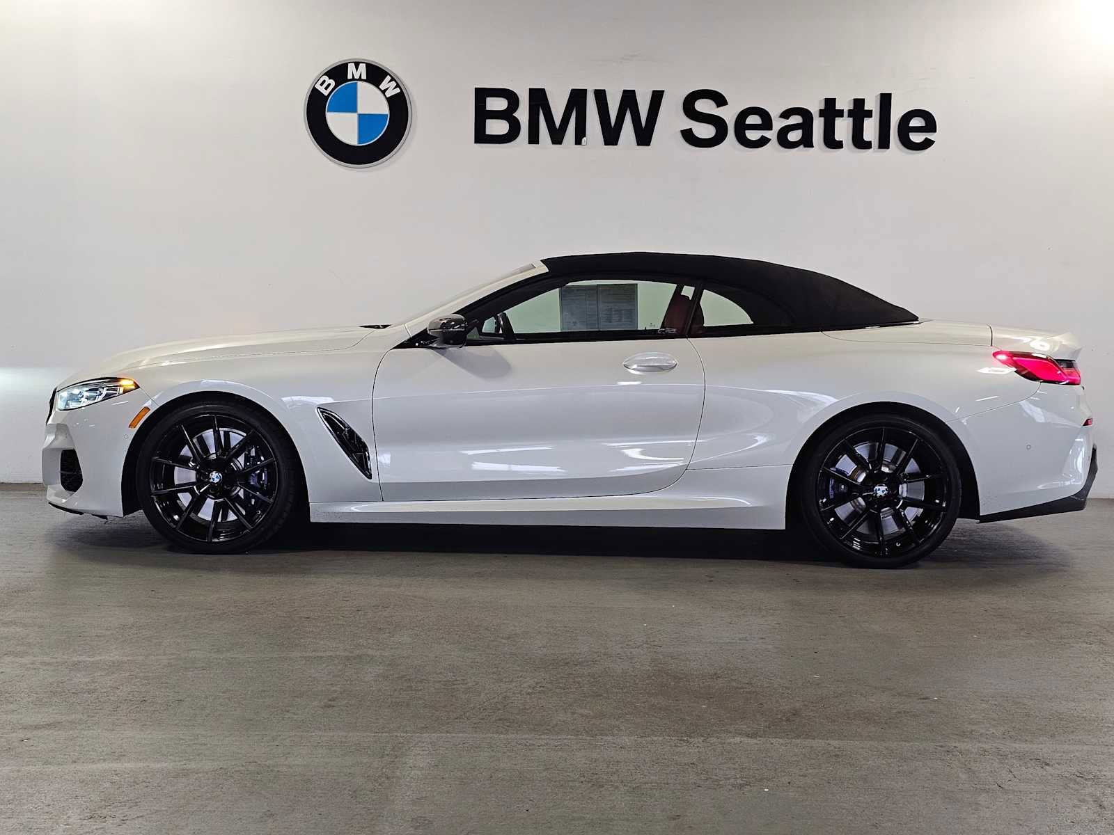 Used 2019 BMW M850i xDrive M850i xDrive w/ M Carbon Exterior Package image 3