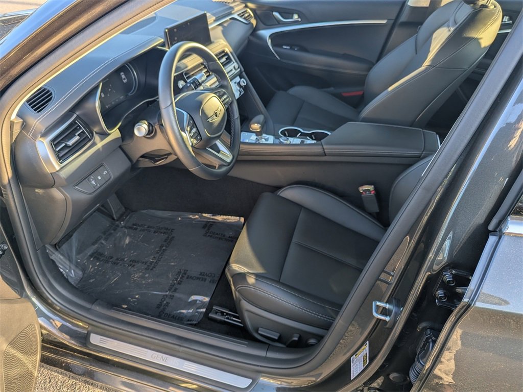 Used 2025 Genesis G70 2.5T image 9