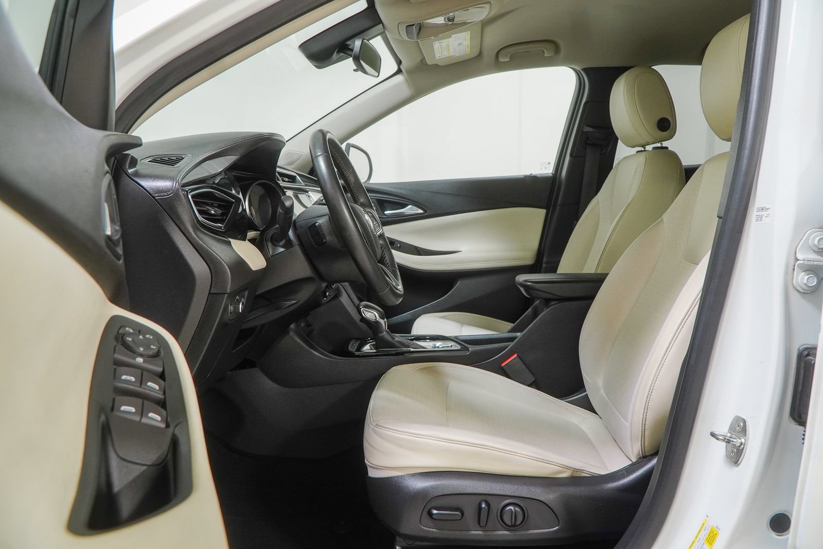 Used 2021 Buick Encore GX Preferred w/ Cold Weather Comfort Package AWD/4WD image 19