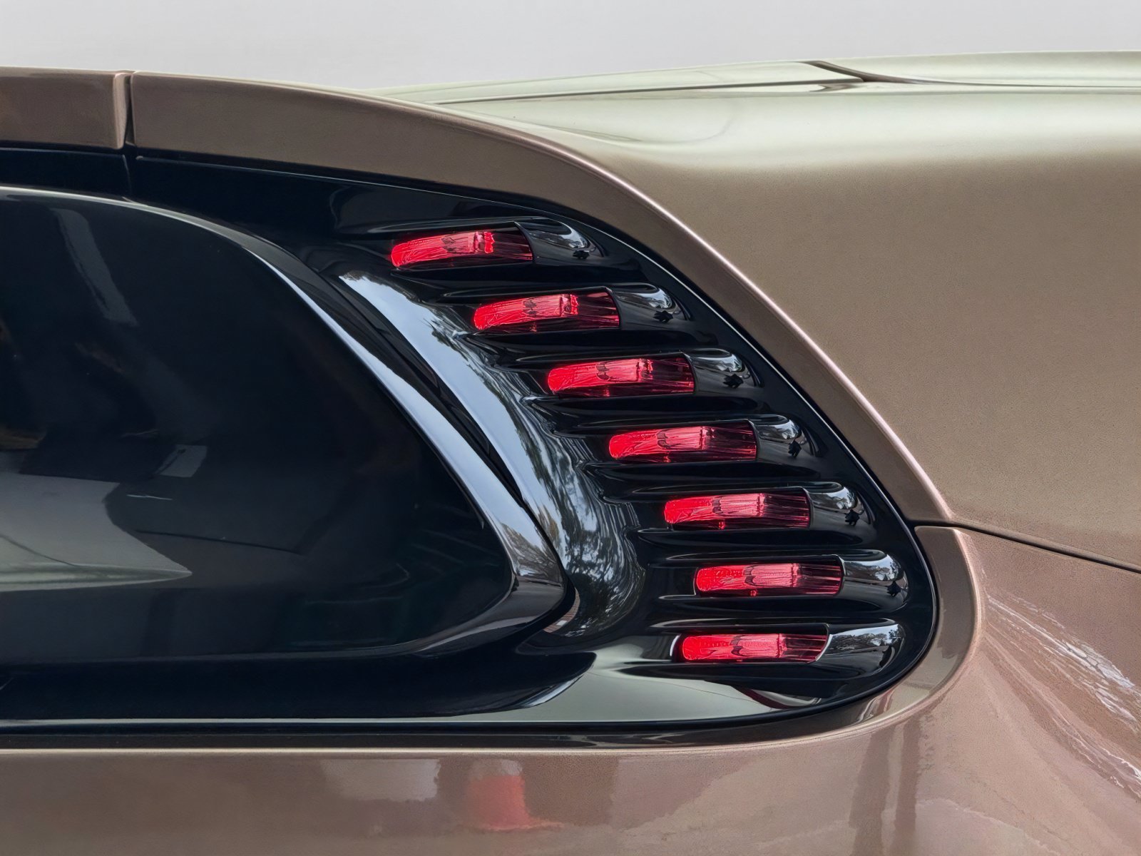 New 2026 Aston Martin Vanquish Convertible RWD image 39