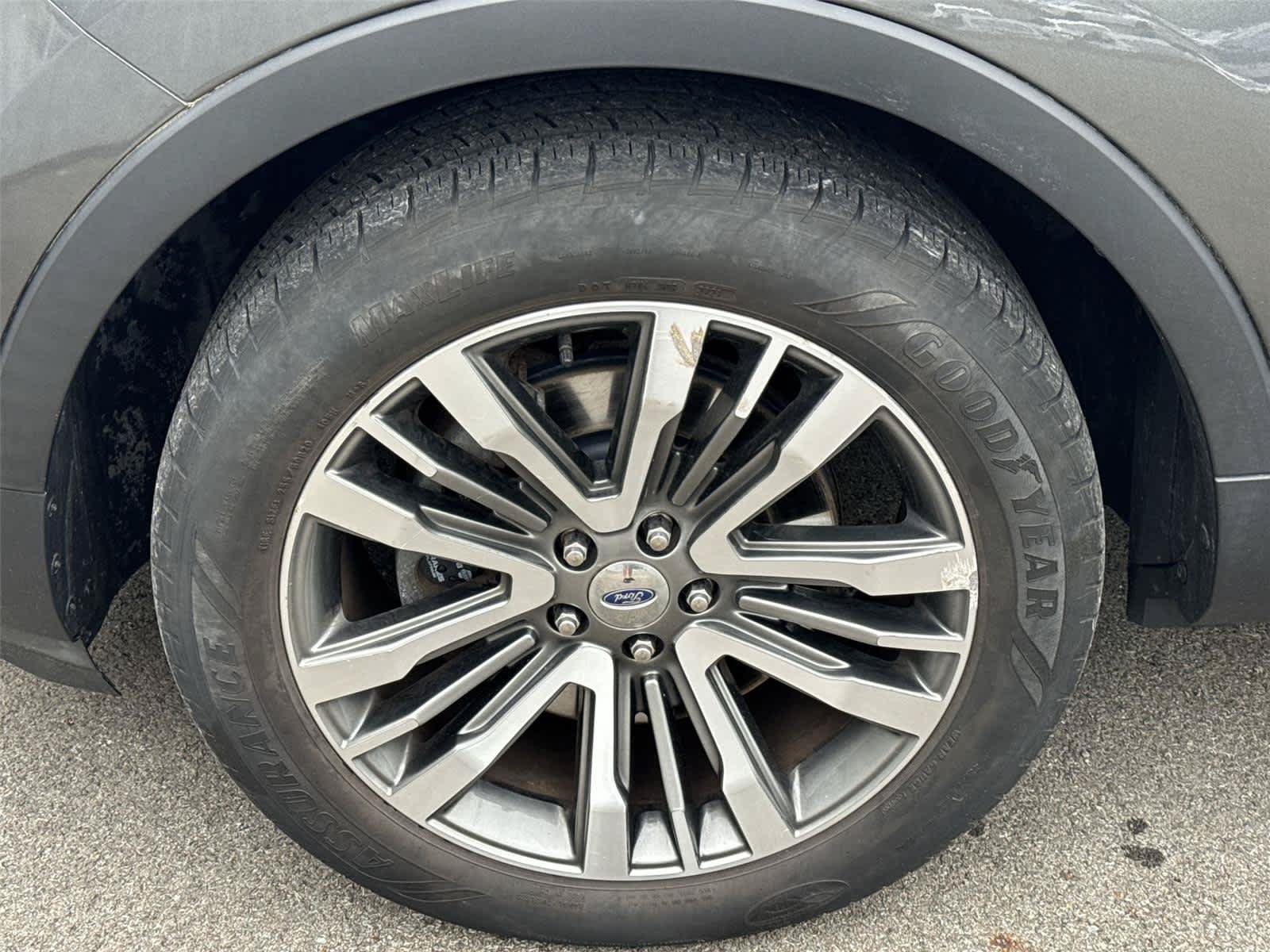 Used 2017 Ford Explorer Platinum AWD/4WD image 12