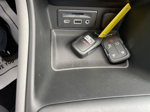 Used 2023 GMC Terrain SLT w/ Tech Package image 24