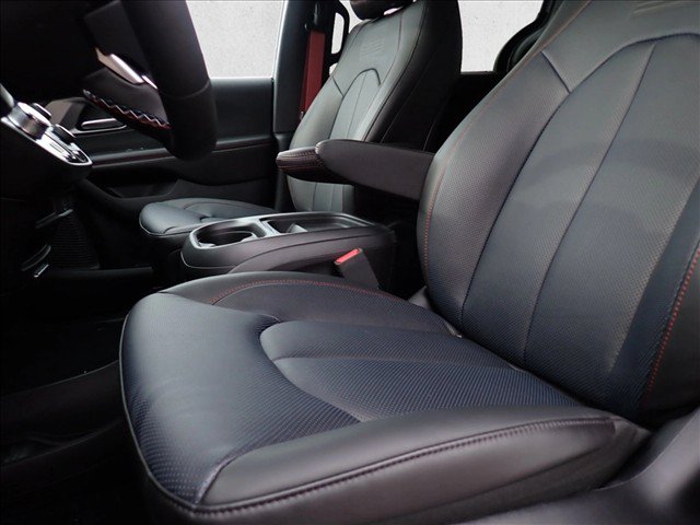 New 2027 Chrysler Pacifica Select AWD/4WD image 14