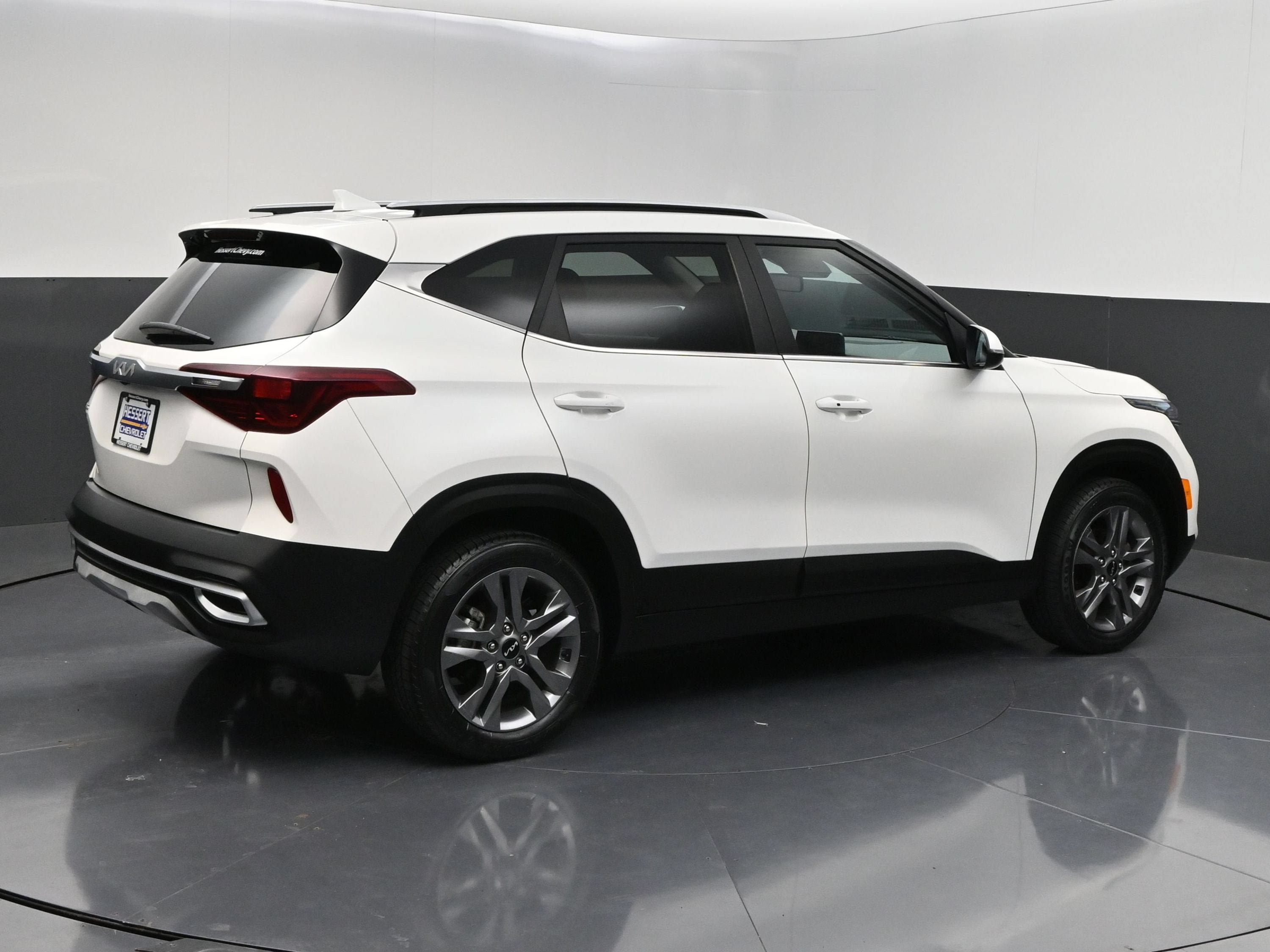 Used 2023 Kia Seltos S w/ Navigation Package FWD image 8