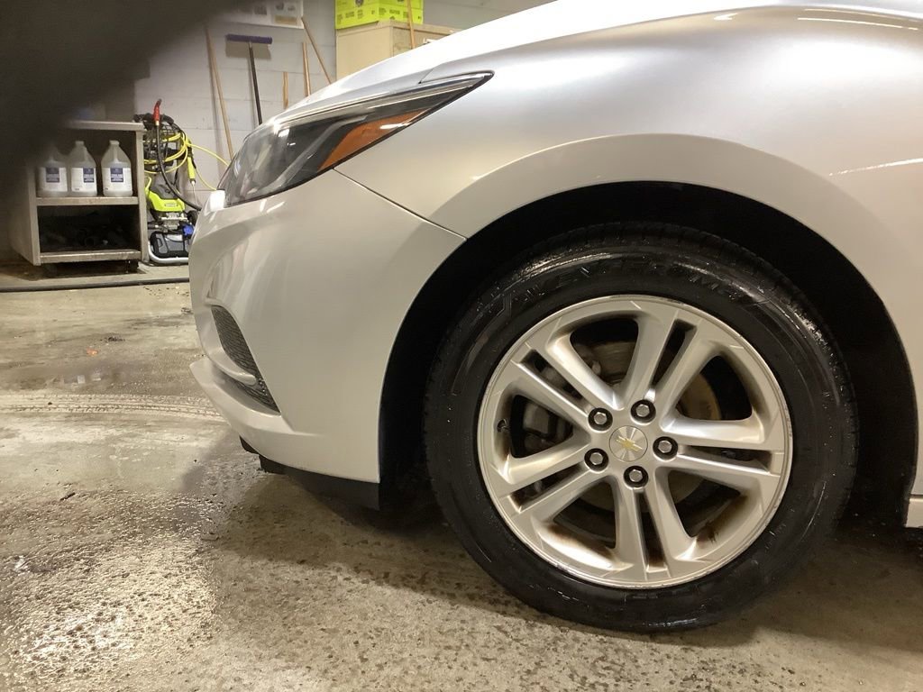 Used 2017 Chevrolet Cruze LT w/ Sun And Sound Package image 10