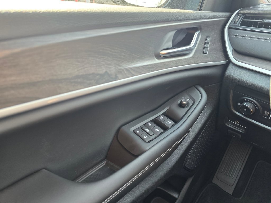 New 2026 Jeep Grand Cherokee Limited w/ Limited Altitude Package AWD/4WD image 30