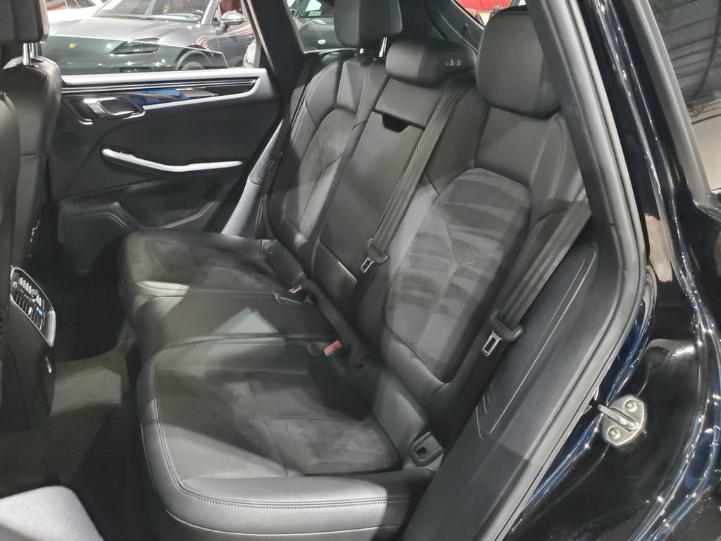 Used 2018 Porsche Macan AWD/4WD image 22