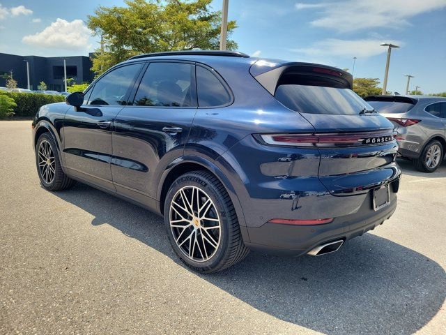 Used 2024 Porsche Cayenne AWD/4WD image 5