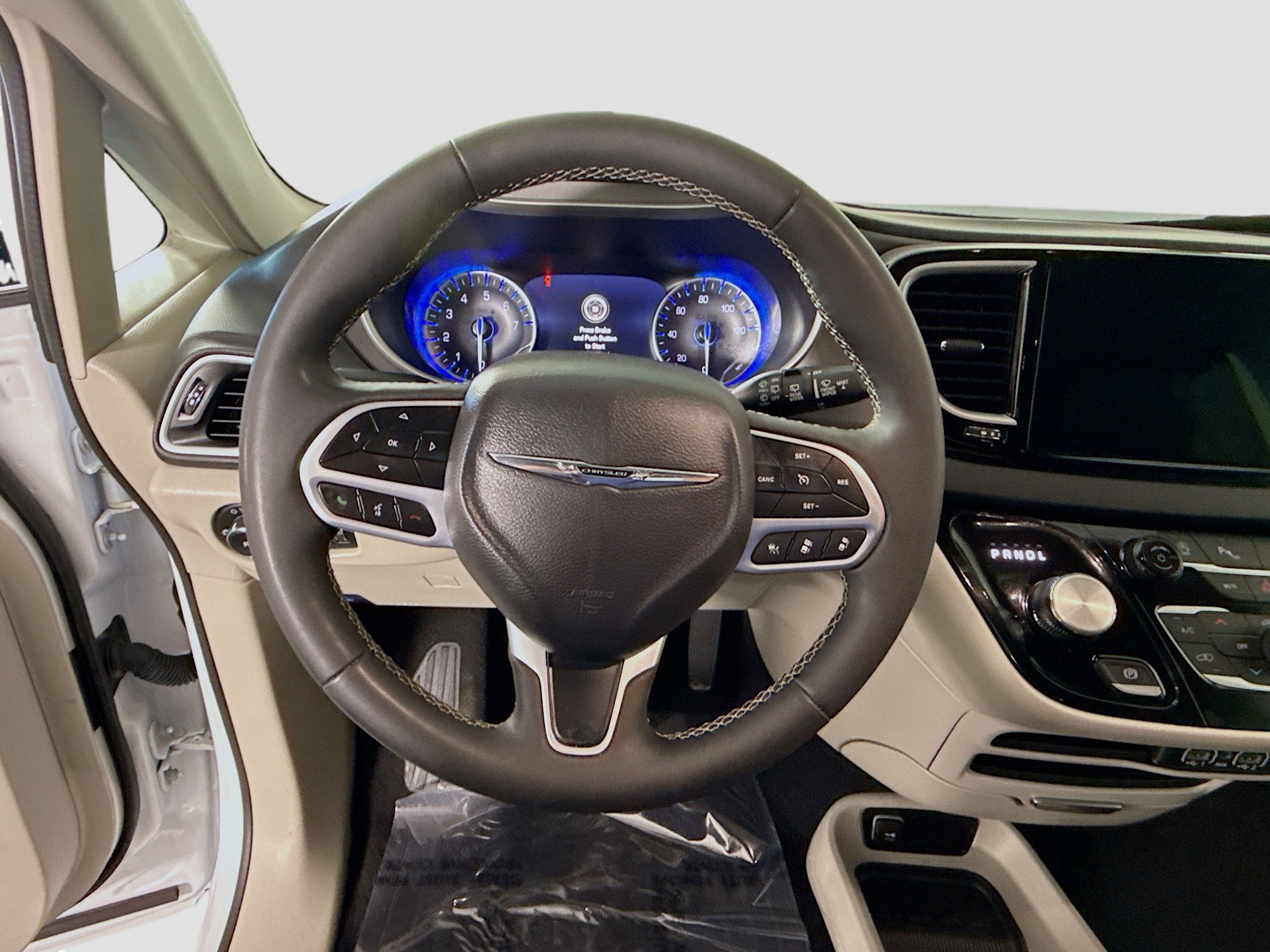 Used 2024 Chrysler Pacifica Touring-L FWD image 13