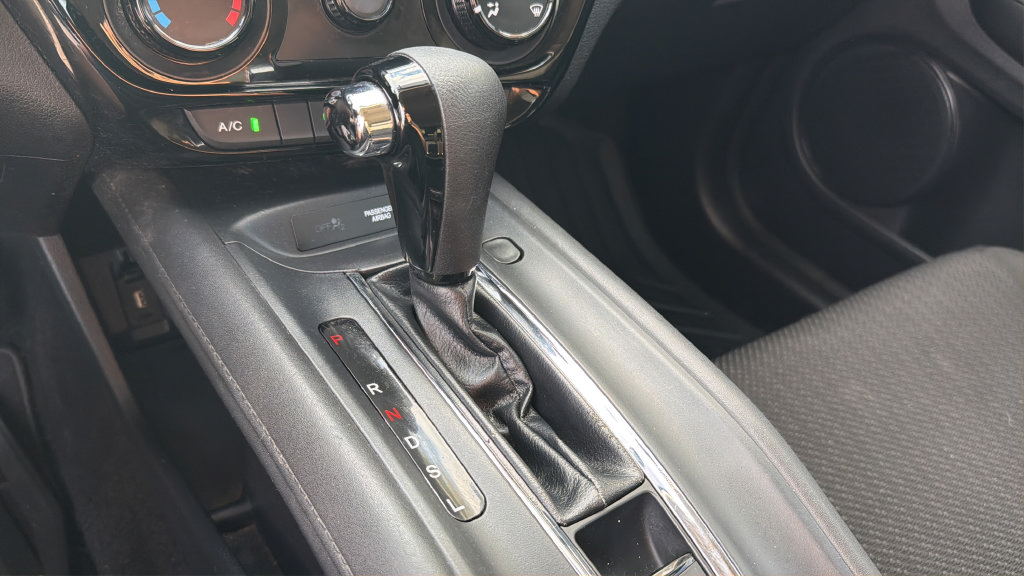 Used 2016 Honda HR-V LX image 19