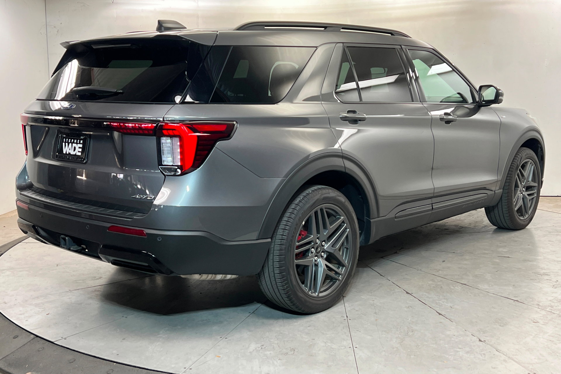 Used 2025 Ford Explorer ST-Line w/ ST-Line Street Pack AWD/4WD image 6