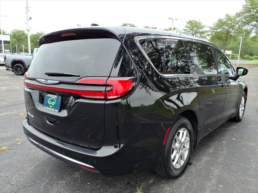 Used 2025 Chrysler Pacifica Select FWD image 7