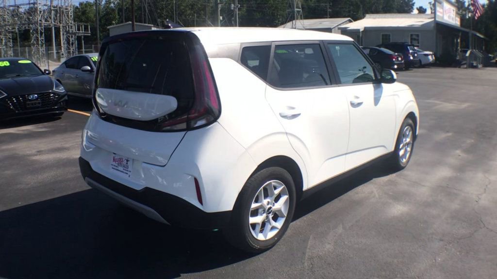Used 2024 Kia Soul LX w/ Option Group 015 image 8