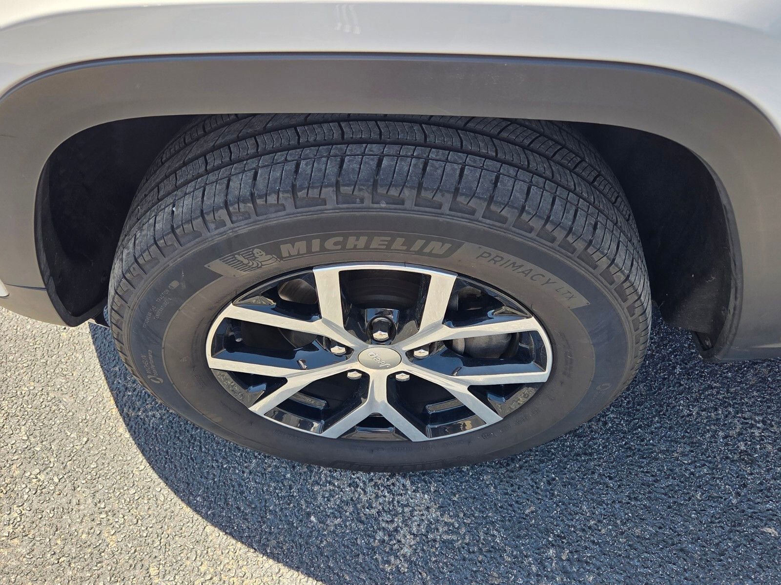 Used 2024 Jeep Grand Cherokee Limited image 19