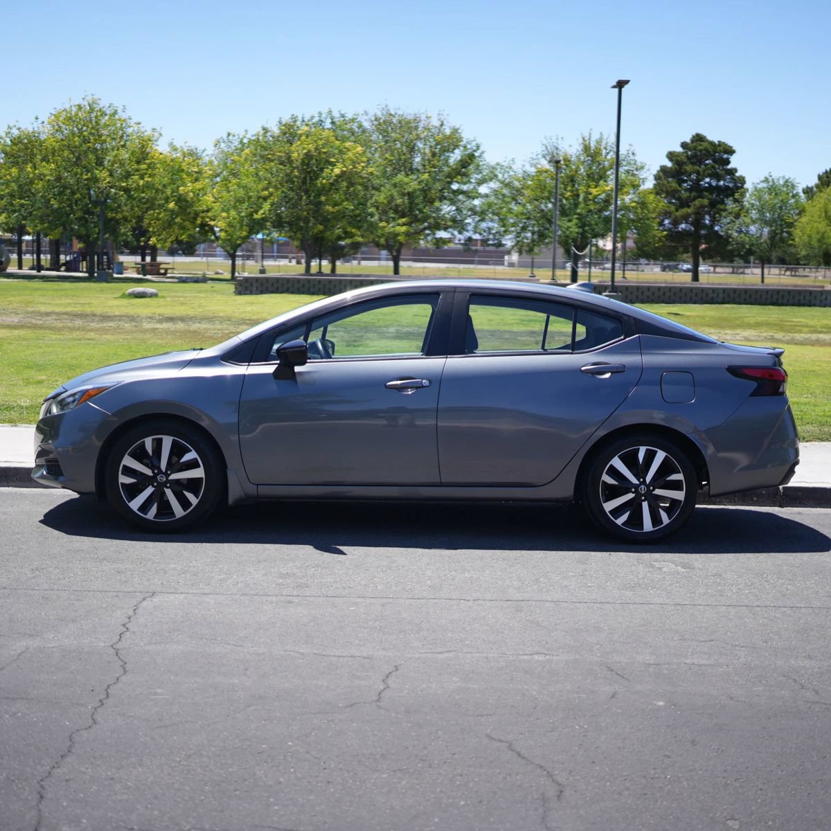 Used 2022 Nissan Versa SR w/ Convenience Package FWD image 3