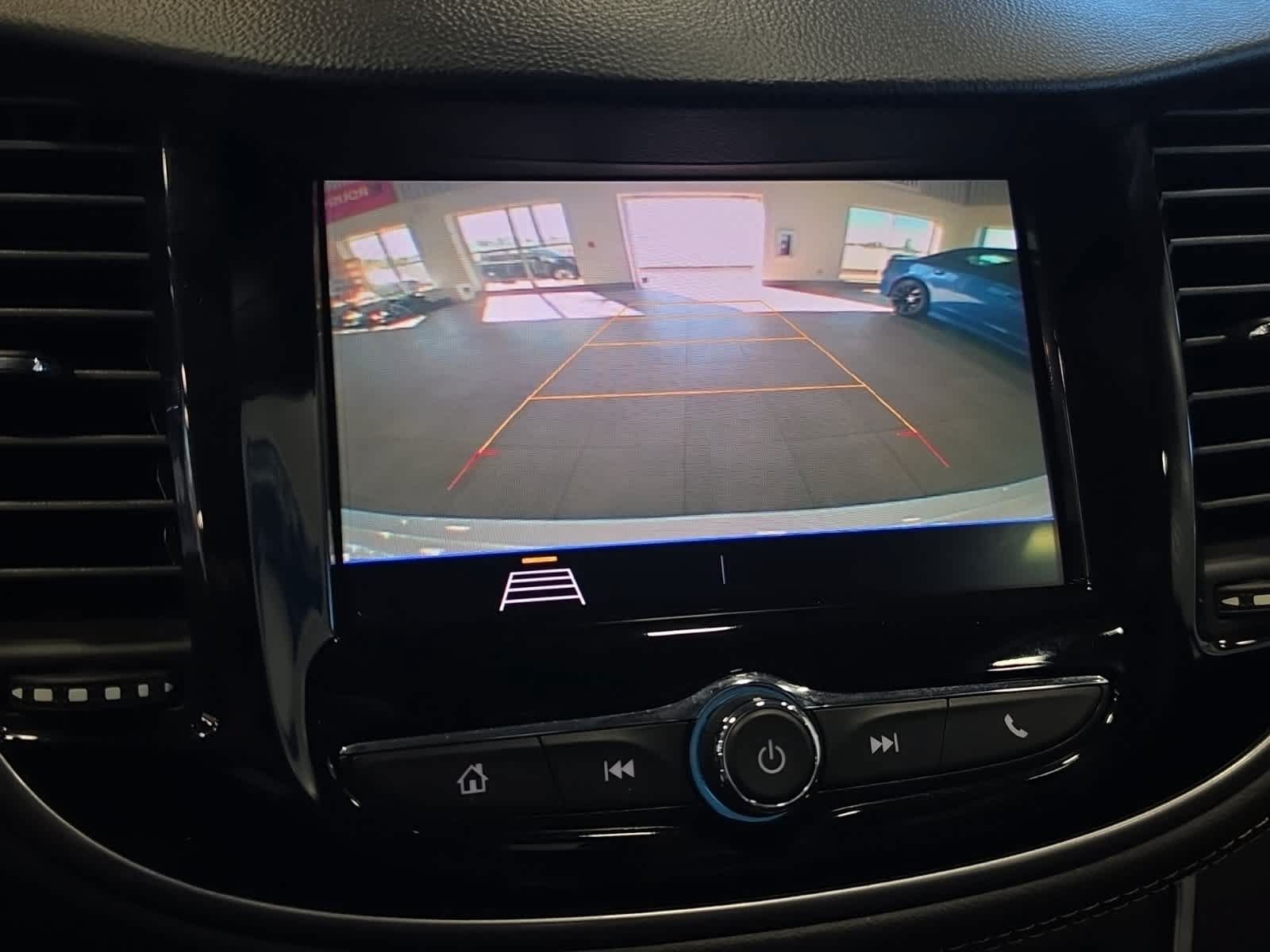 Used 2021 Chevrolet Trax LT FWD image 32