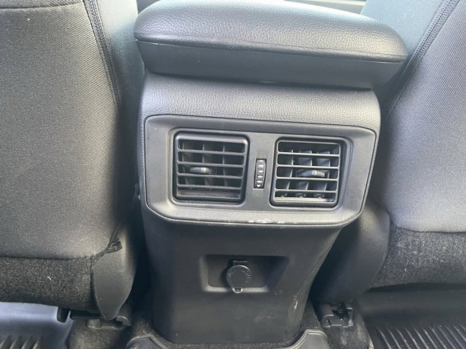 Used 2022 Toyota RAV4 LE image 18