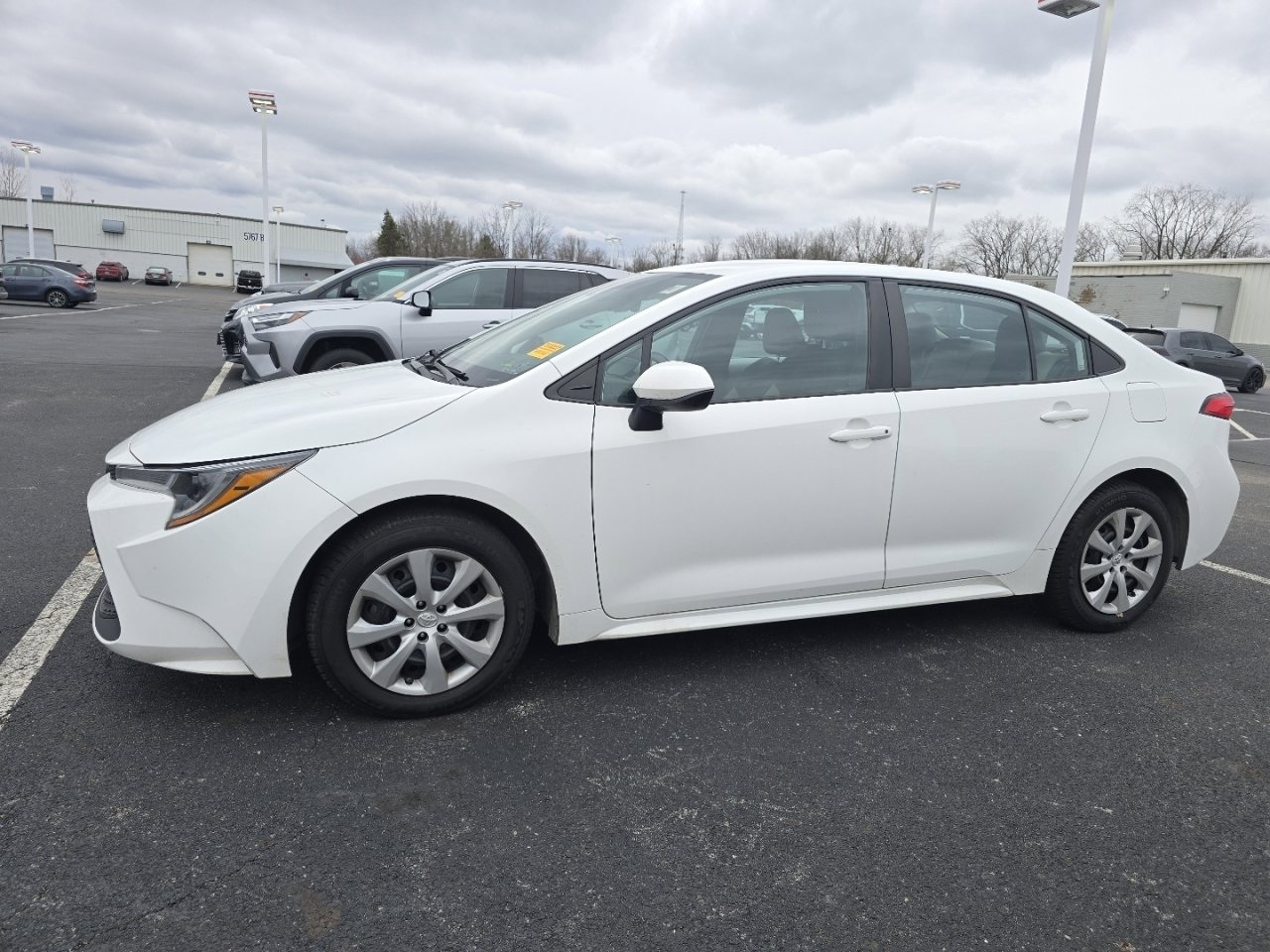 Used 2022 Toyota Corolla LE image 4