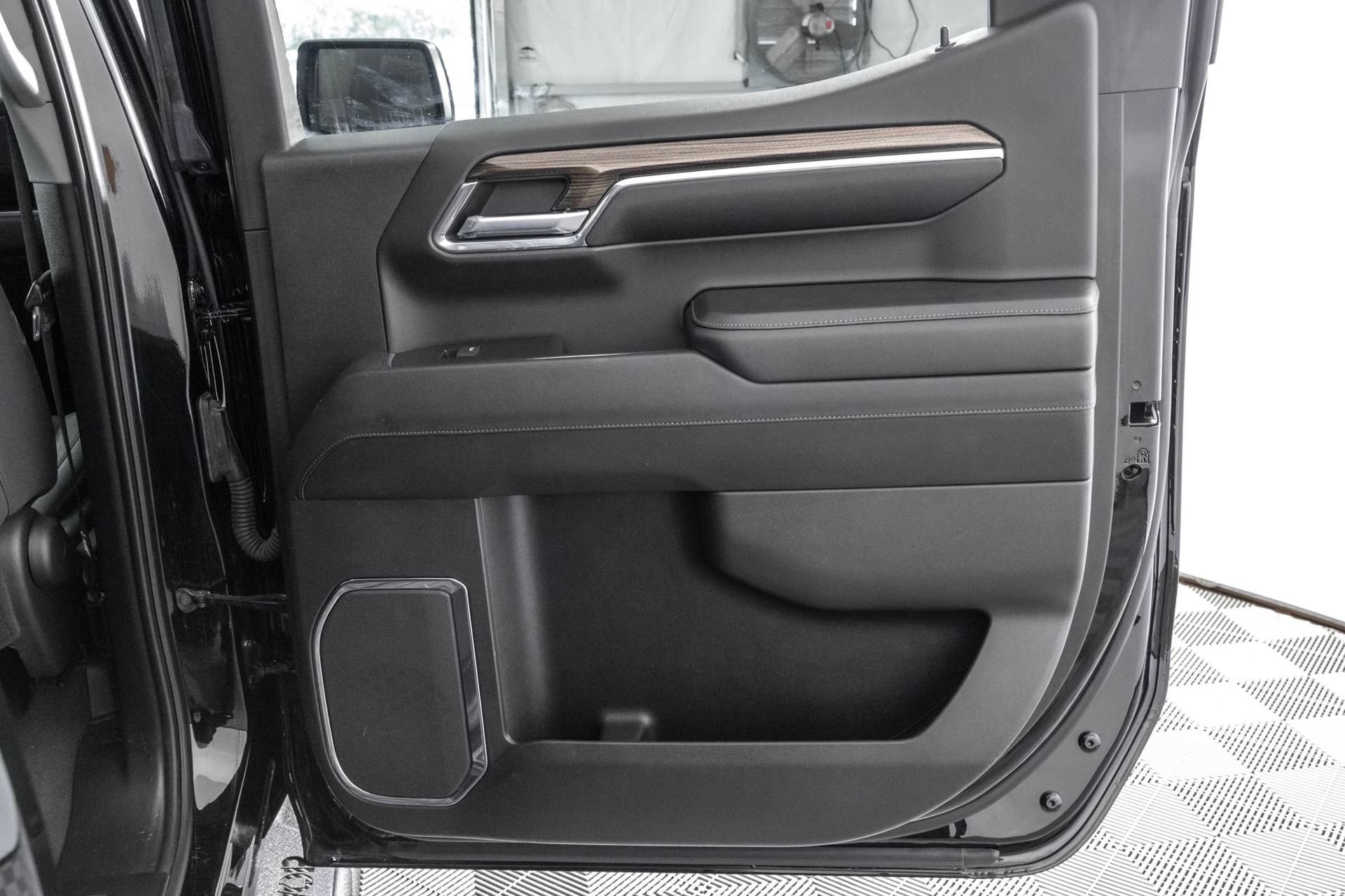 Used 2024 Chevrolet Silverado 1500 LT AWD/4WD image 39
