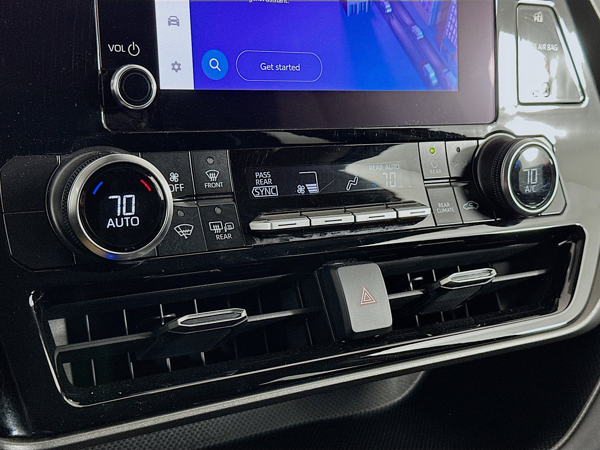 Used 2025 Toyota Highlander LE FWD image 24