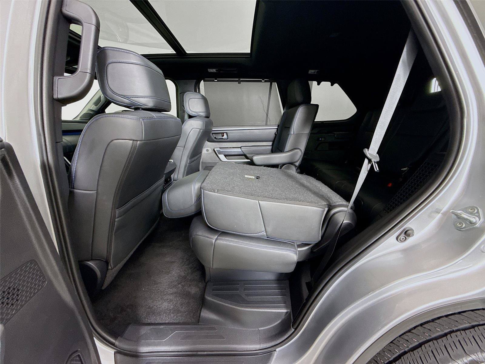 Used 2024 Toyota Sequoia Platinum AWD/4WD image 21