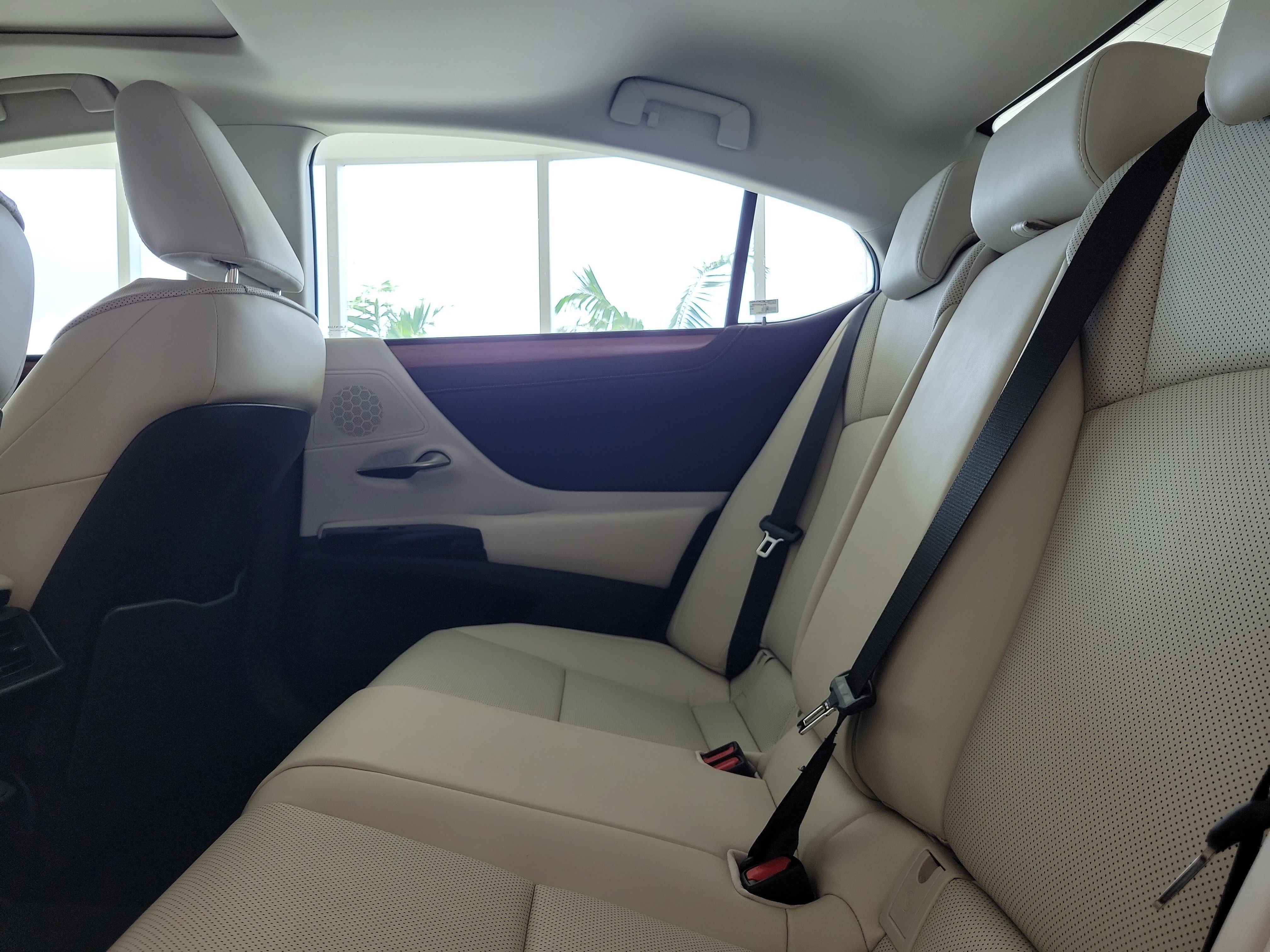 Used 2024 Lexus ES 350 w/ Premium Package FWD image 14