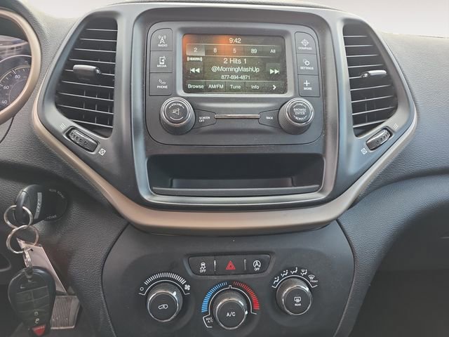 Used 2016 Jeep Cherokee Sport image 10