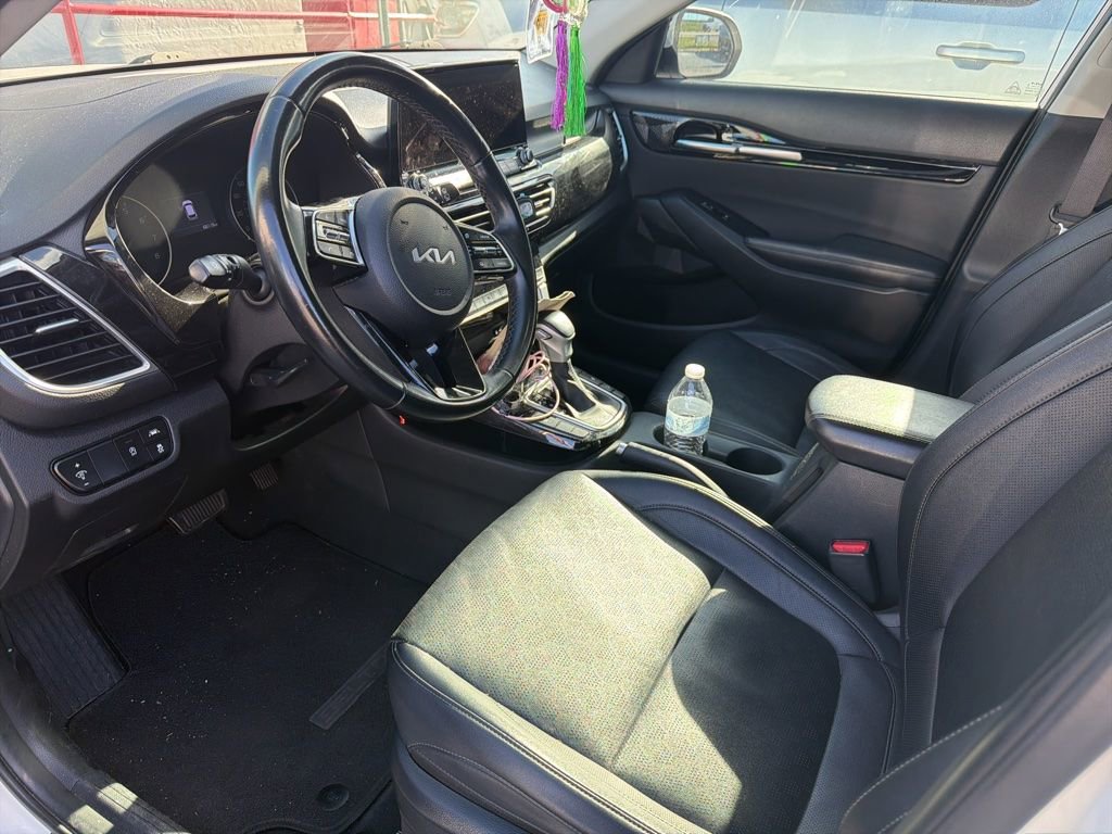 Used 2023 Kia Seltos EX image 5