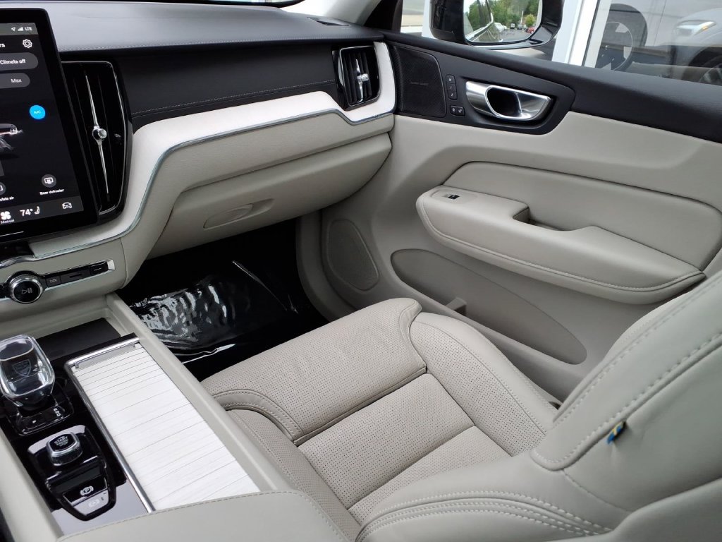 Certified 2026 Volvo XC60 B5 Ultra AWD/4WD image 21